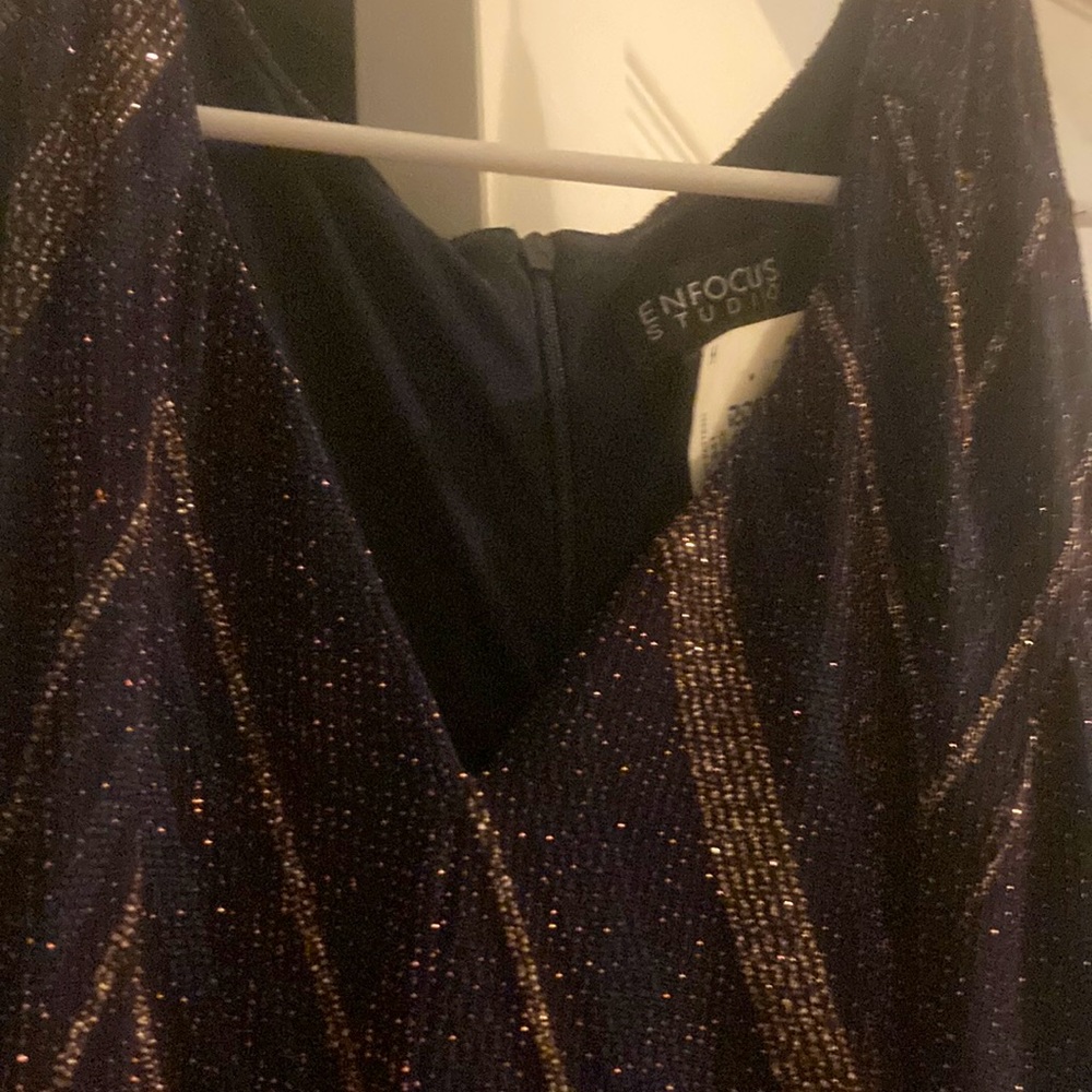 Beautiful navy blue with gold accent by Infocus studio.